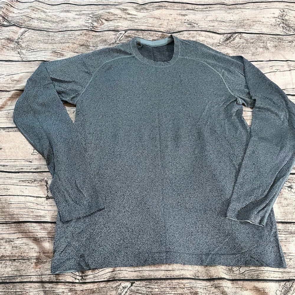 Lululemon Men’s Blue/Gray Long Sleeve Athletic Top Size Large